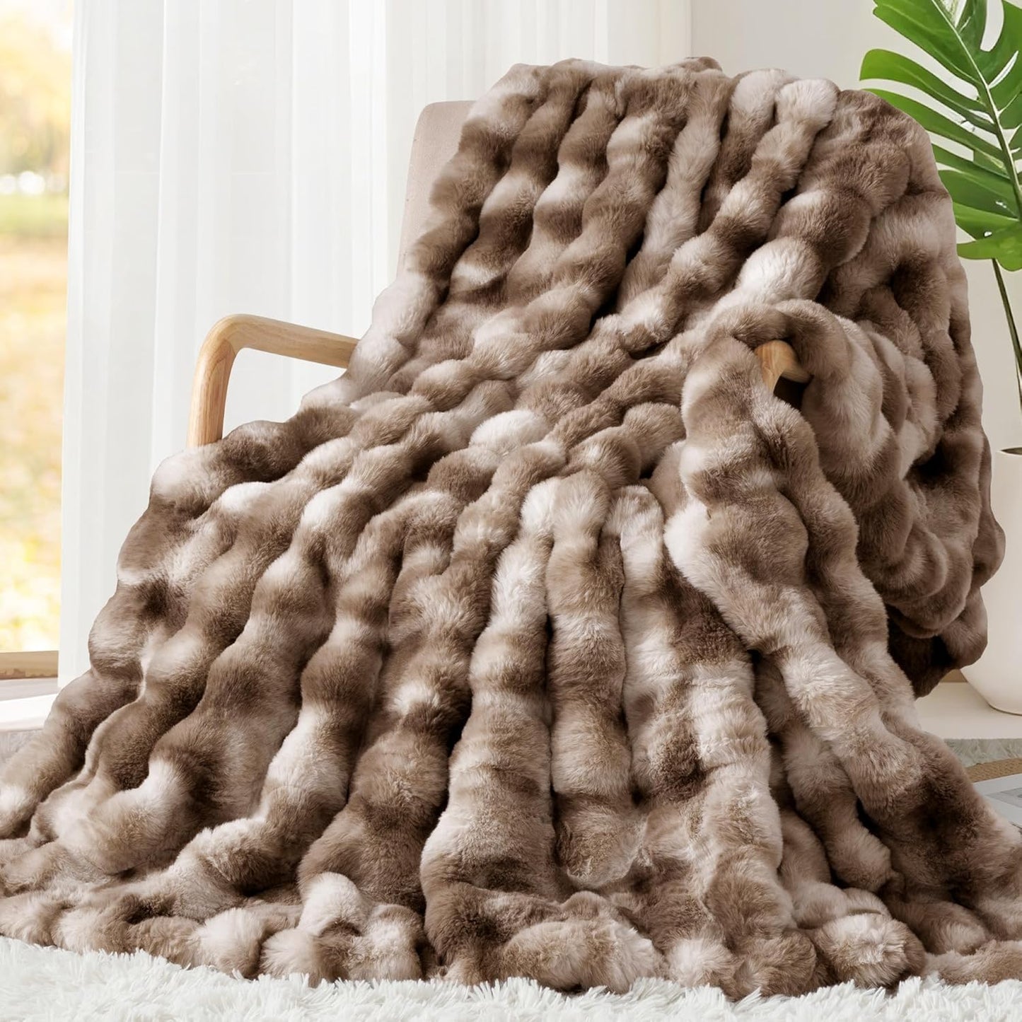 Touchat Luxury 1000GSM Rabbit Faux Fur Blanket for Cozy Warmth