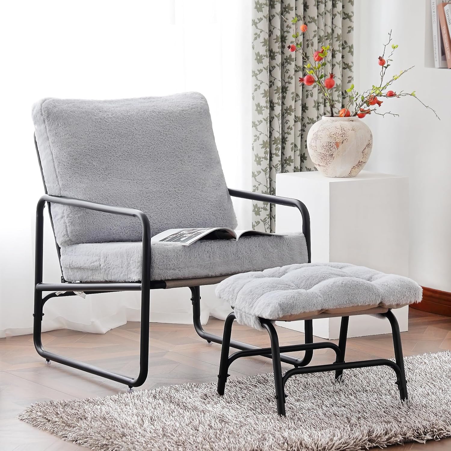 Tiita Modern Accent Chair: Stylish Comfort