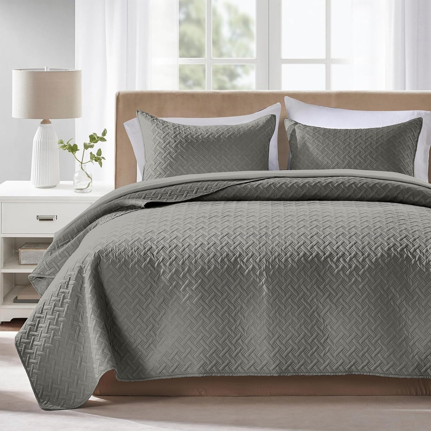 FLYMME Dark Grey King Quilt Bedspreads for All Season Comfort