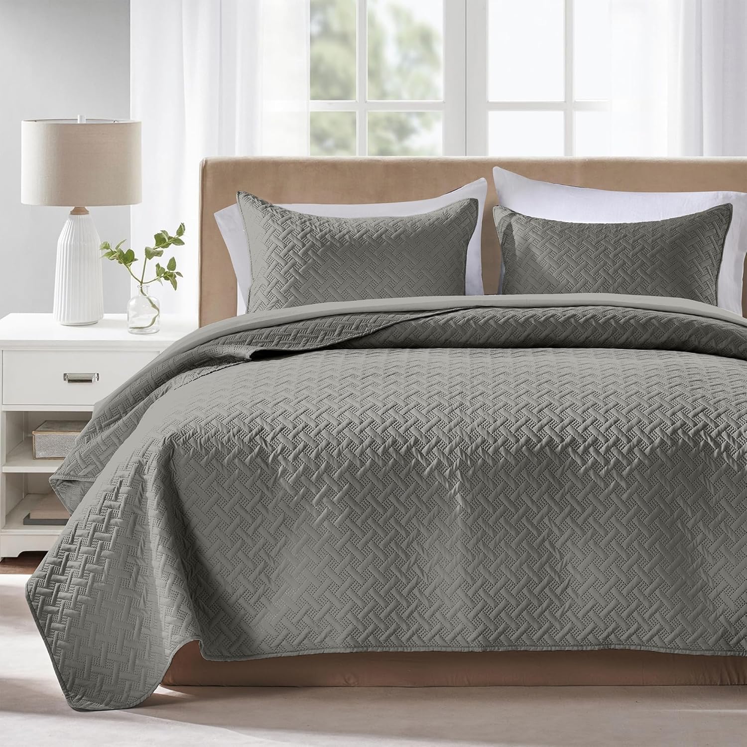 FLYMME Dark Grey King Quilt Bedspreads for All Season Comfort