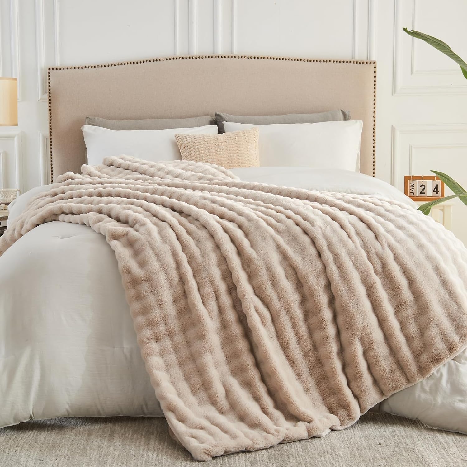 NEWCOSPLAY Faux Fur Queen Blanket for Cozy Luxury Comfort
