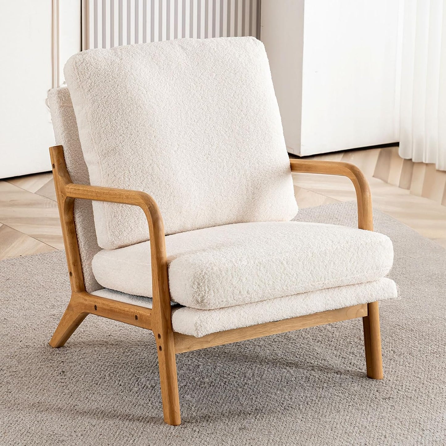 Cozy Sherpa Accent Chair: Comfy, Compact, Modern