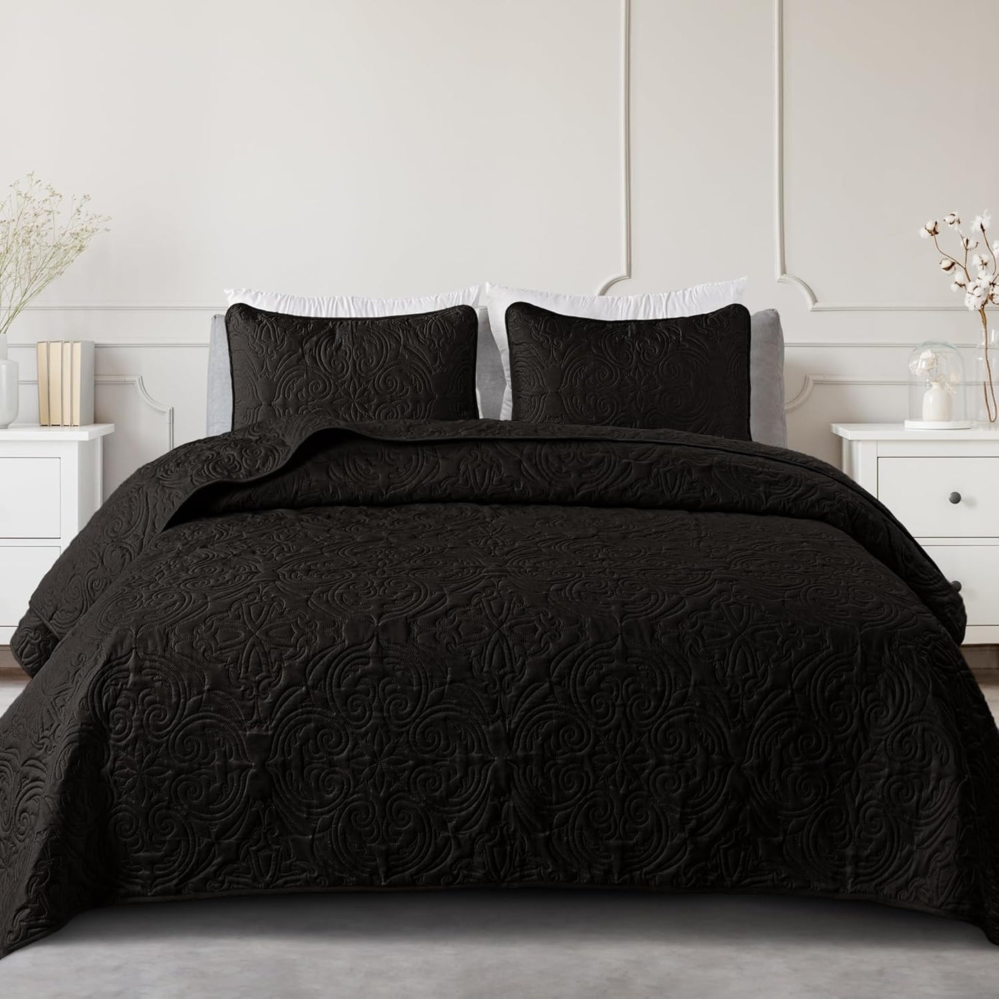 Oversized King Size Quilt Set by Exclusivo Mezcla for All Seasons