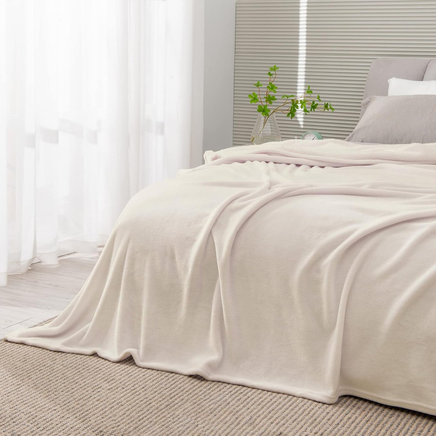 BEDELITE Fleece Blanket King Size Cozy Plush Throw for All Seasons