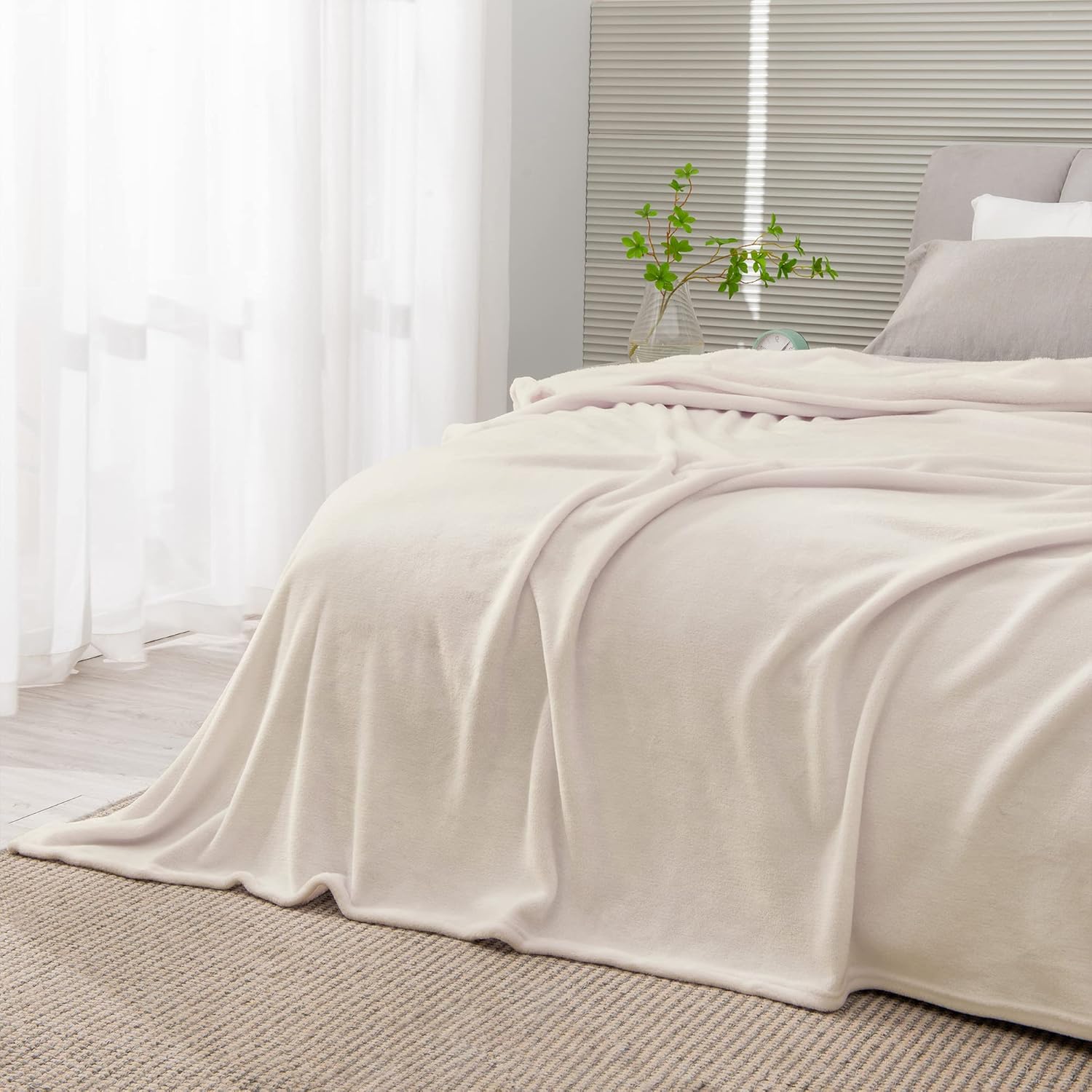 BEDELITE Fleece Blanket King Size Cozy Plush Throw for All Seasons