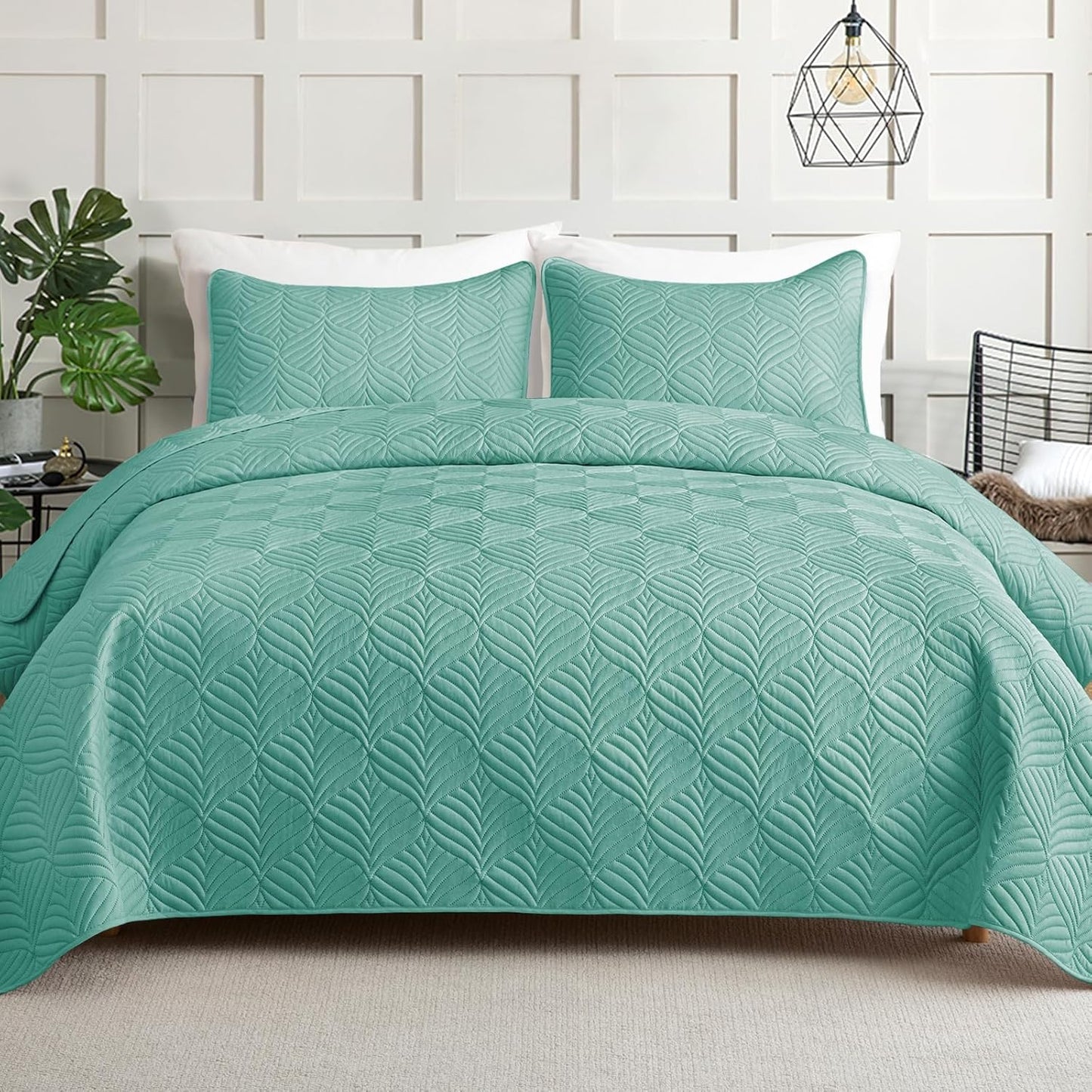 Whale Flotilla Elegant Extra Soft Quilts Queen Size Set