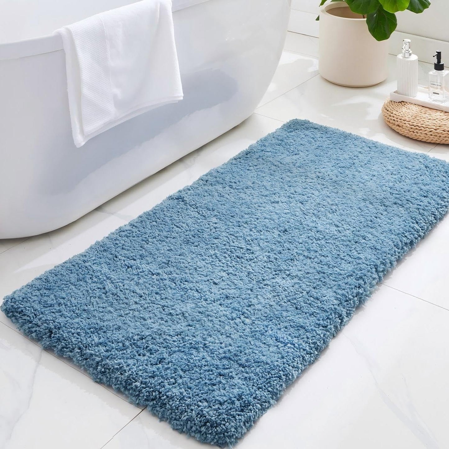 ILANGO Blue Bathroom Rugs Non Slip Super Absorbent Soft Mat