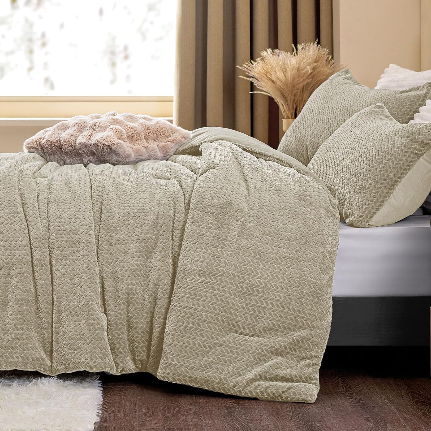 Fluffy Queen Comforter Set - Ultra Soft Velvet Bedding for Winter