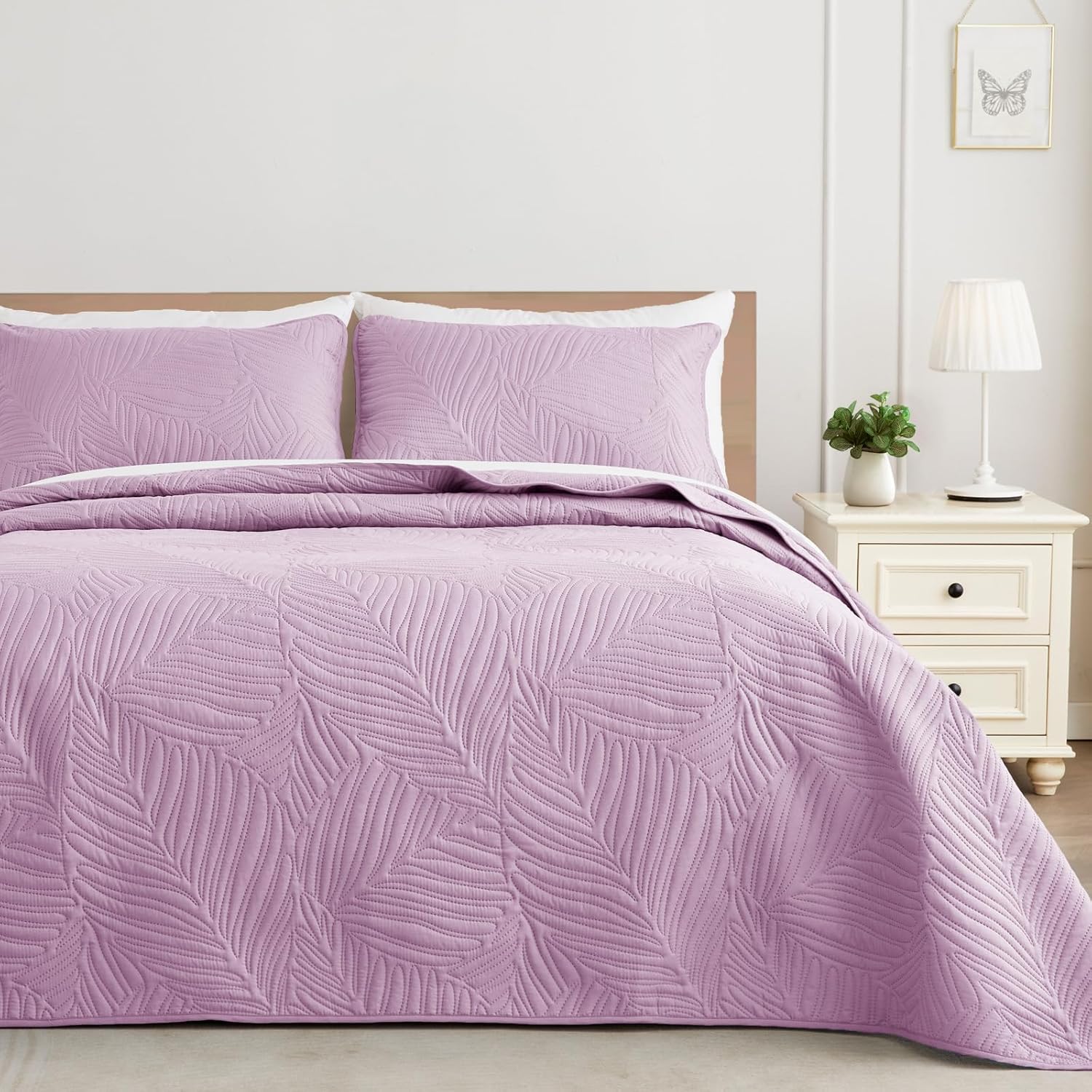 Exclusivo Mezcla Queen Quilt Set with Leaf Pattern for All Seasons