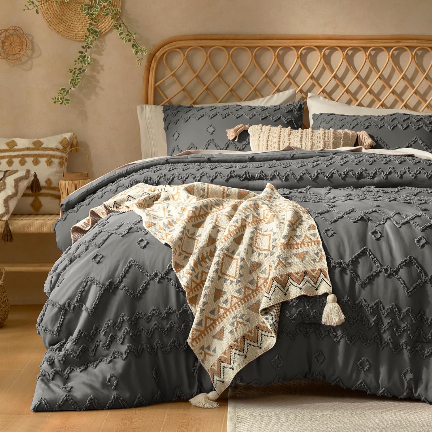 Tufted Boho Queen Comforter Set for Cozy Bedroom Style