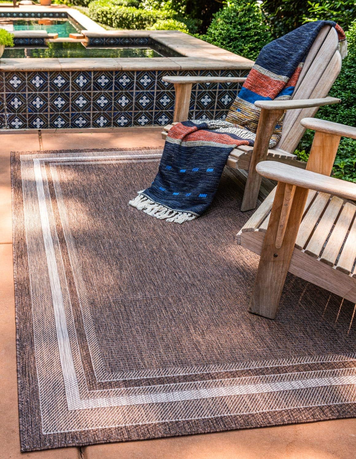 Unique Loom Outdoor Border Collection Area Rug - Elegant Design