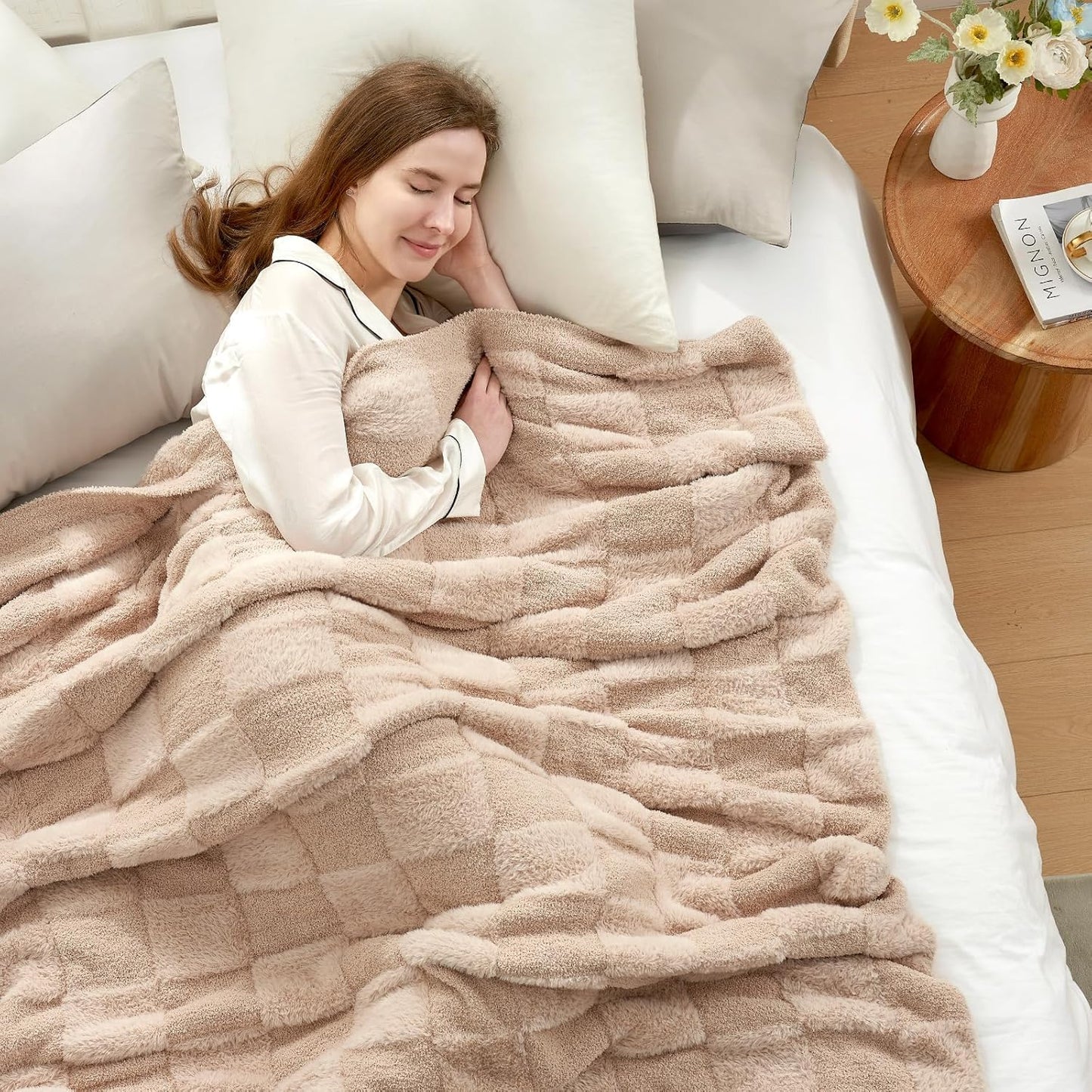 Snuggle Sac Checkered Throw Blanket - Cozy Faux Fur Comfort