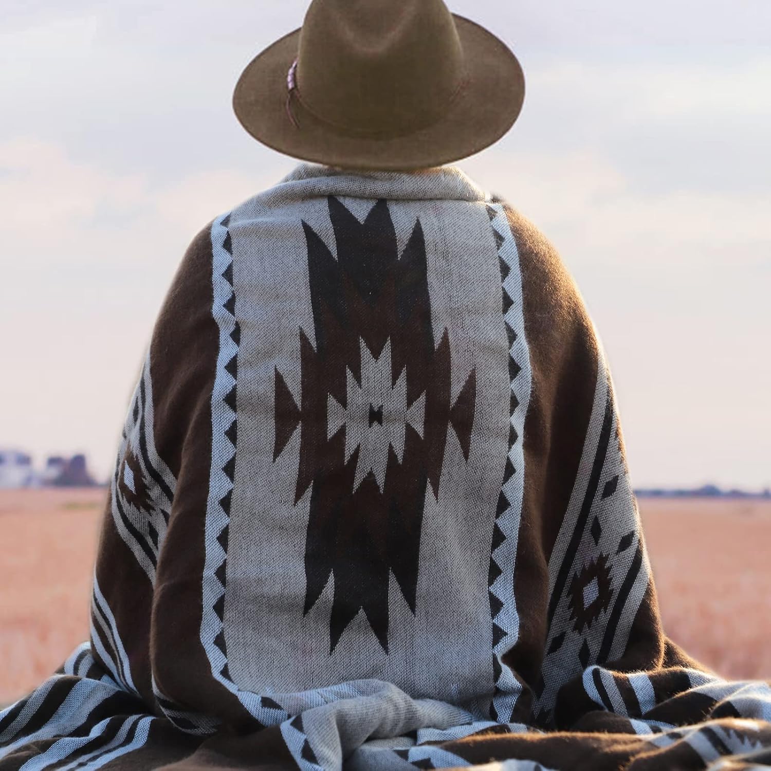 Aztec Patterned Throw Blanket with Soft Sherpa Lining for Cozy Comfort