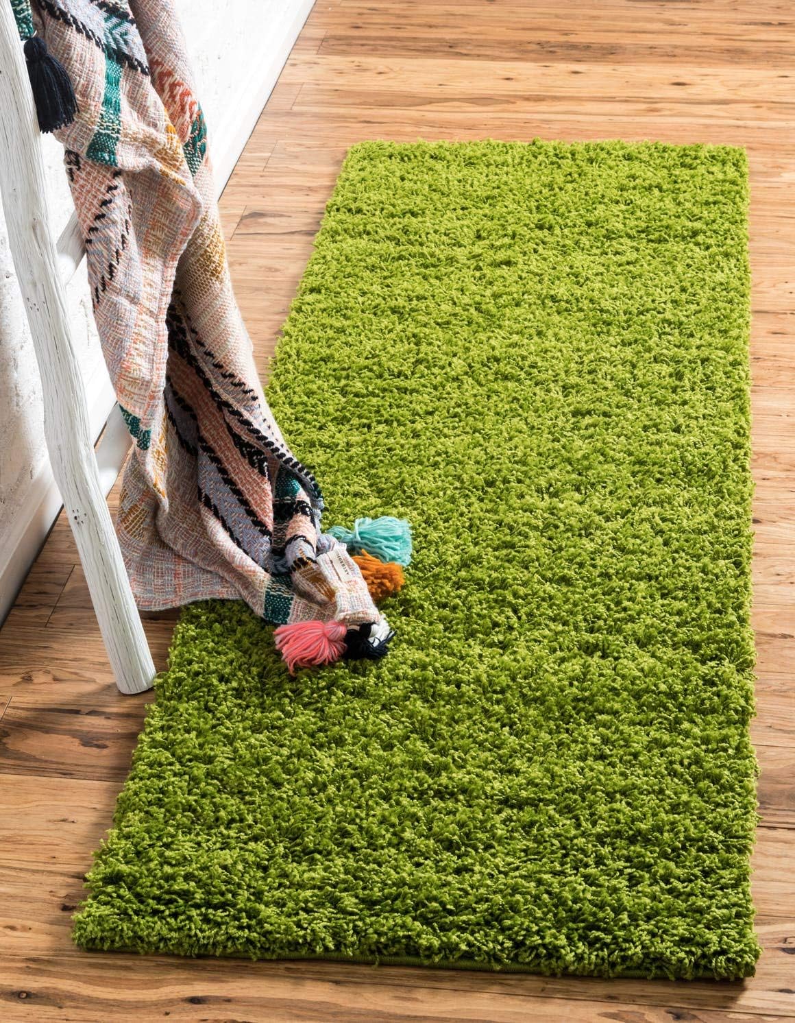 Unique Loom Solid Shag Collection Area Rug in Grass Green