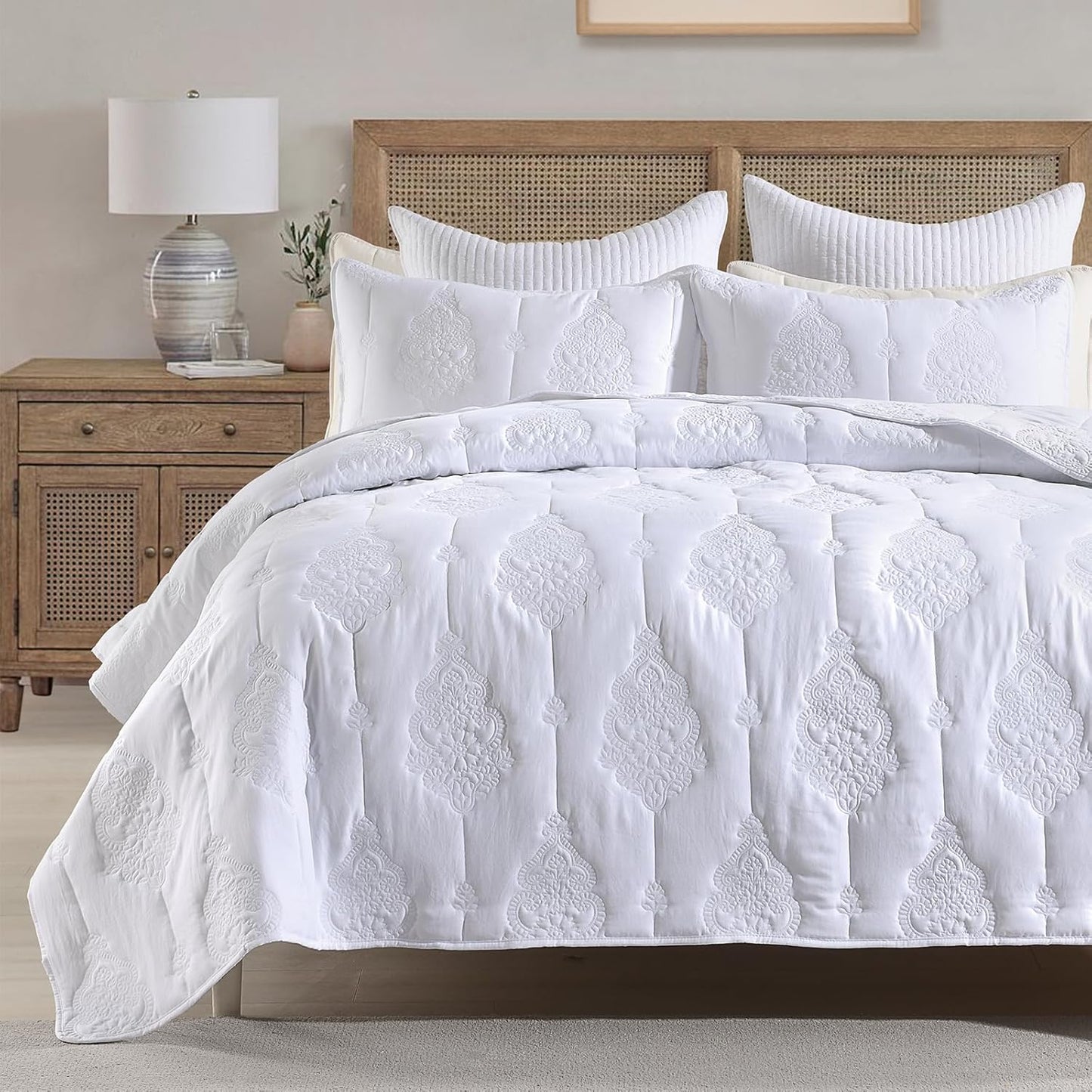 Floral Quilt Queen Size Bedspread Lightweight Soft Comforter Set