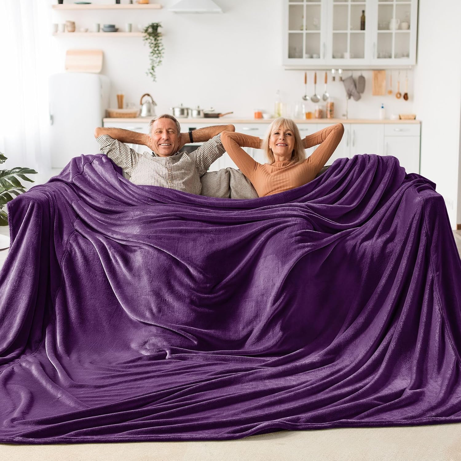 BEDELITE Big Fleece Blanket - Extra Large Cozy Comfort for Family