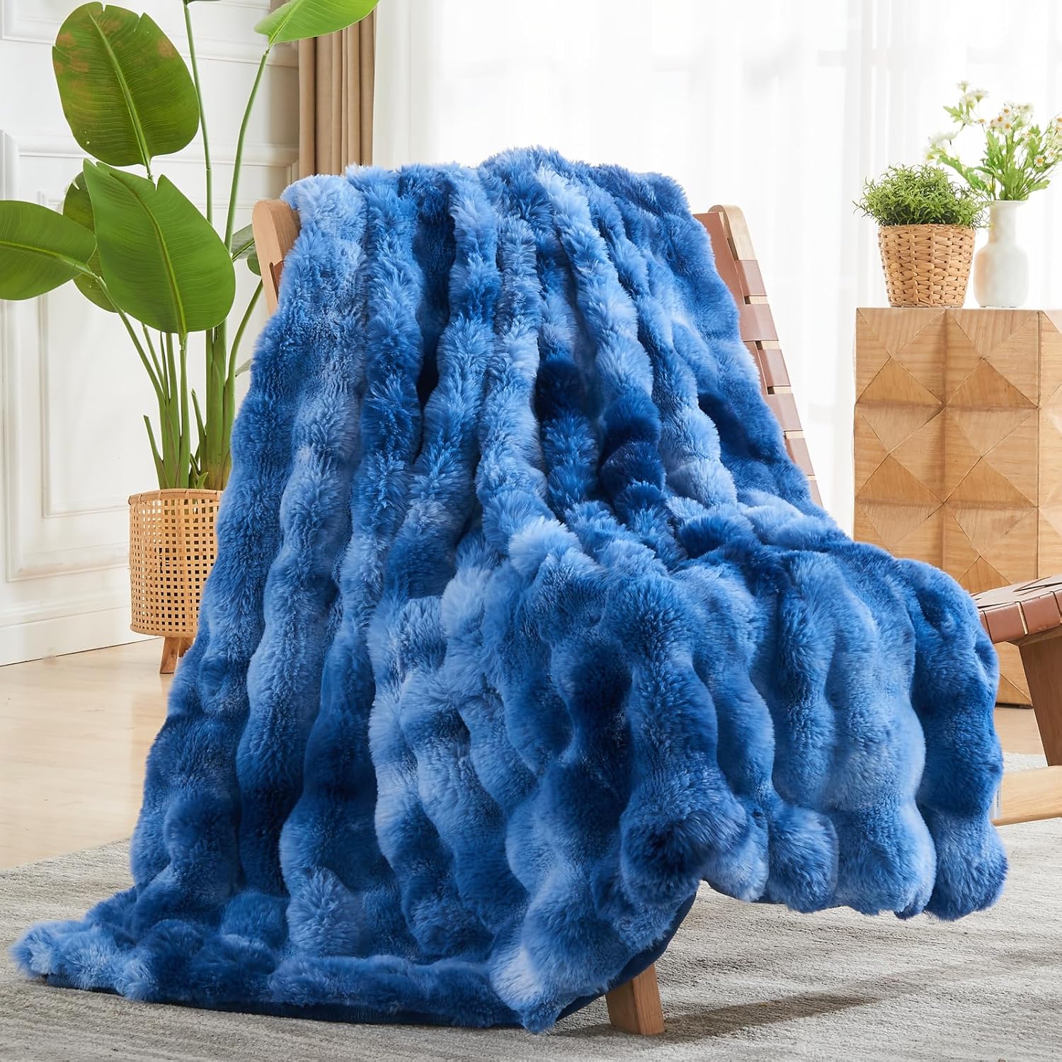 Luxurious Faux Fur Throw Blanket for Couch and Bed 50x60 in