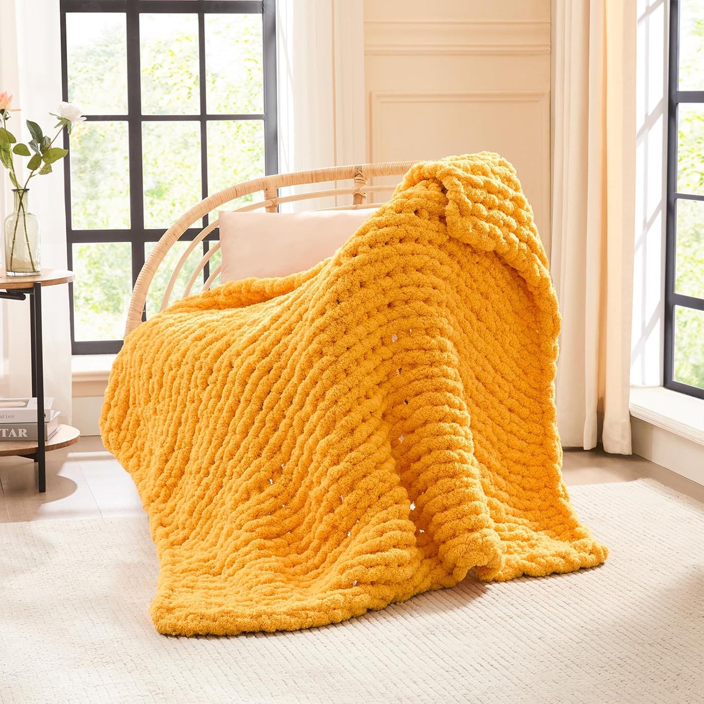 L'AGRATY Chunky Knit Throw Blanket - Hand-Knitted Chenille Comfort