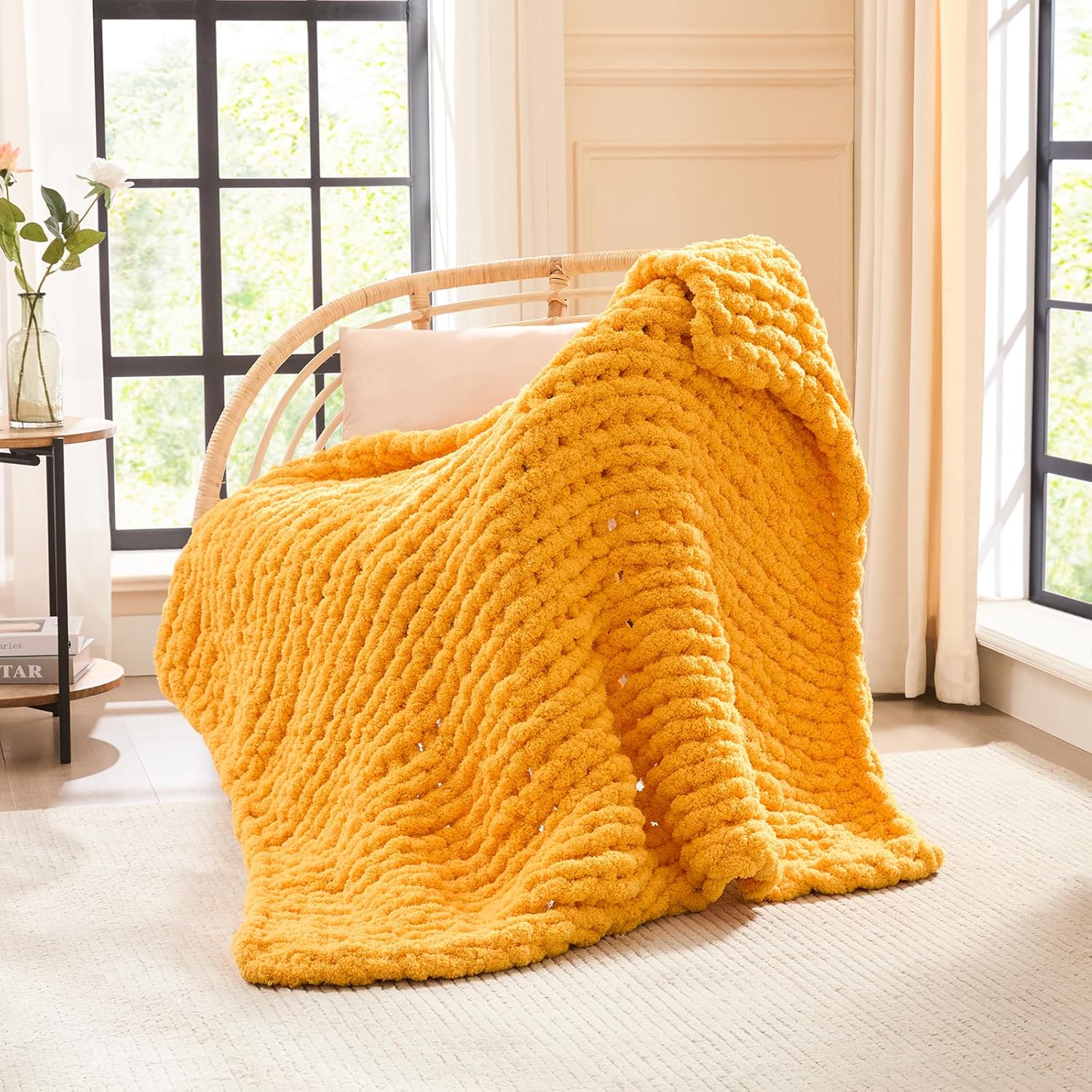 L'AGRATY Chunky Knit Throw Blanket - Hand-Knitted Chenille Comfort
