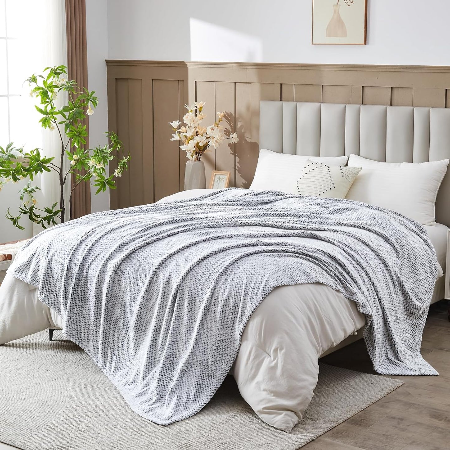 Super Soft King Blanket in Frosty Dark Grey for All Seasons