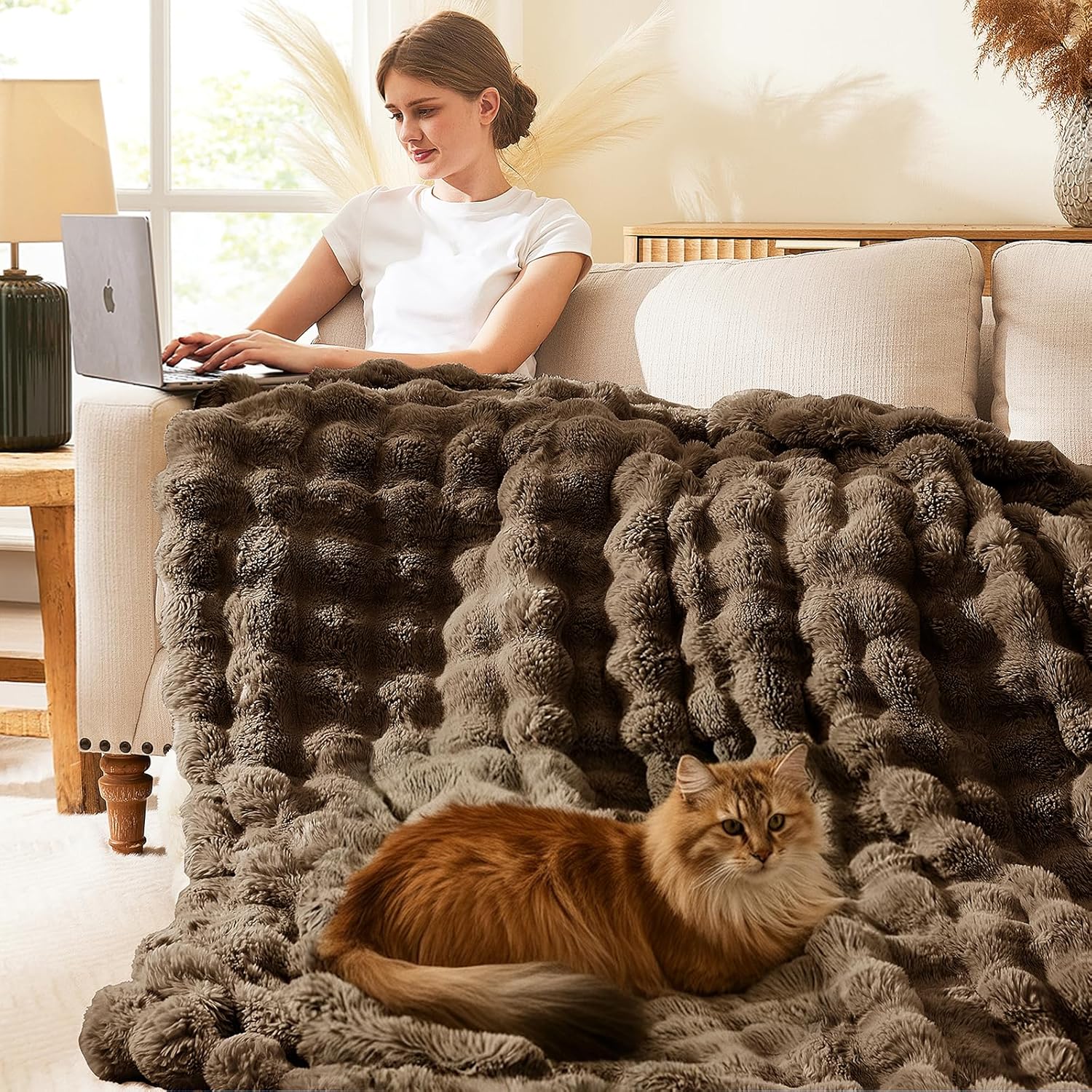 L'AGRATY Faux Rabbit Fur Blanket: Cozy Plush Bubble Throw