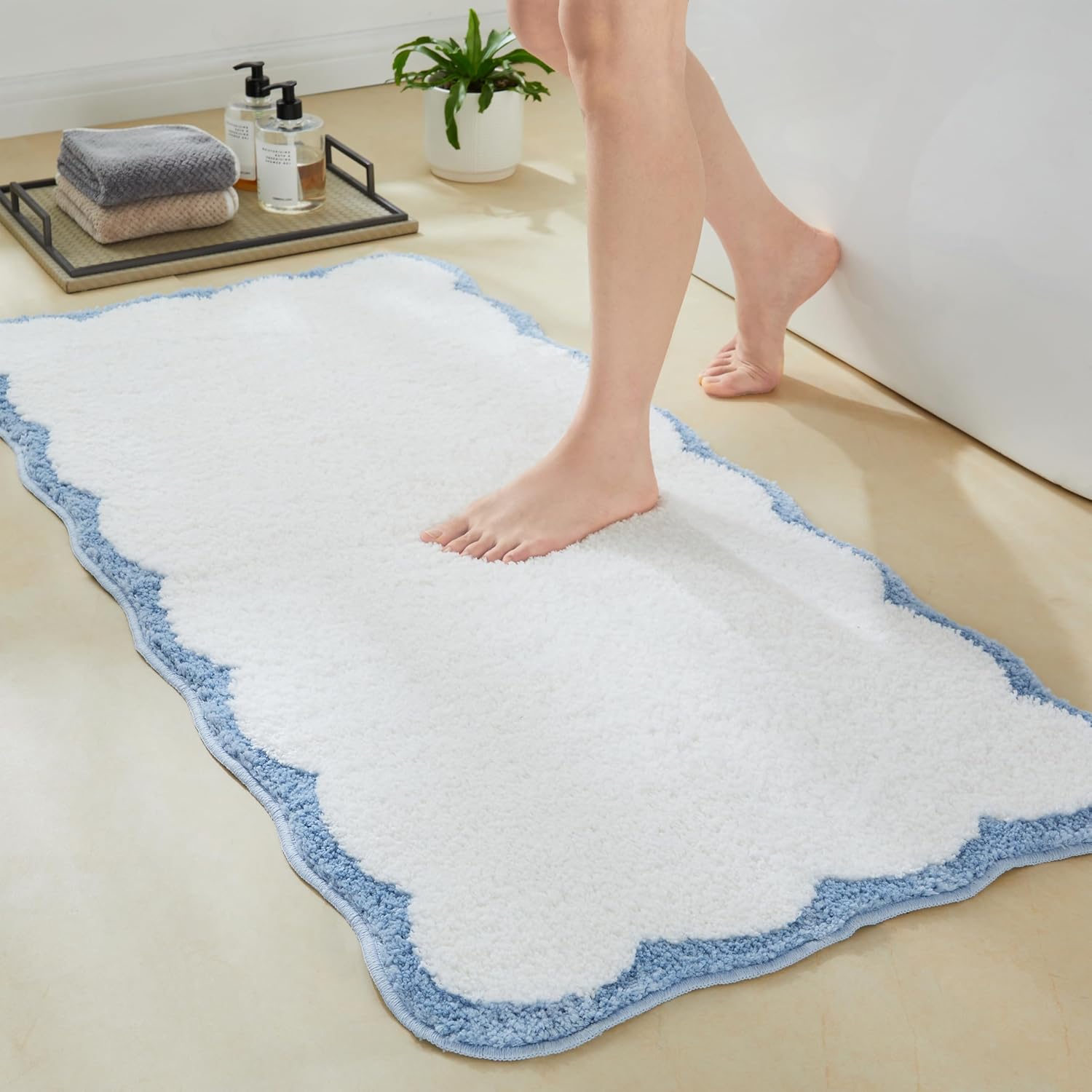 Luxury Microfiber Scalloped Runner Rug for Elegant Bathrooms