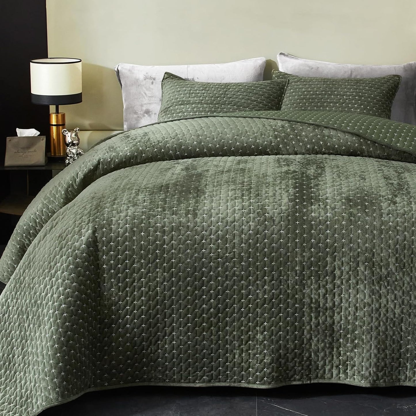 Luxurious Soft Velvet Quilt Queen Size Bedding Set for All Seasons
