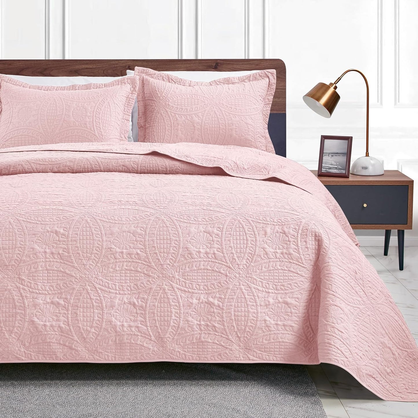 Love's Cabin King Size Quilt Set - Lightweight Pink Bedspread