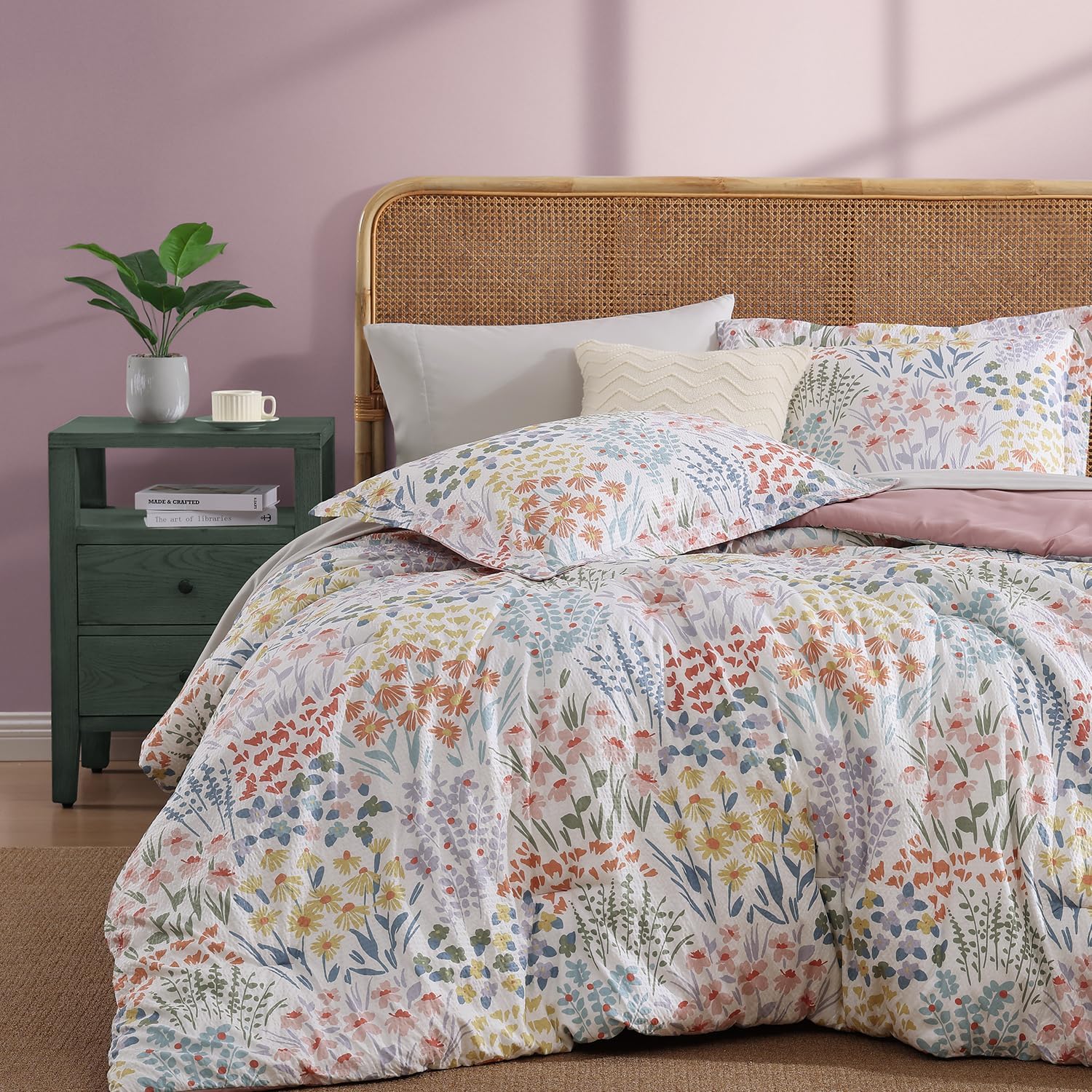 CASAAGUSTO Queen Comforter Set with Floral Design for Cozy Vibe