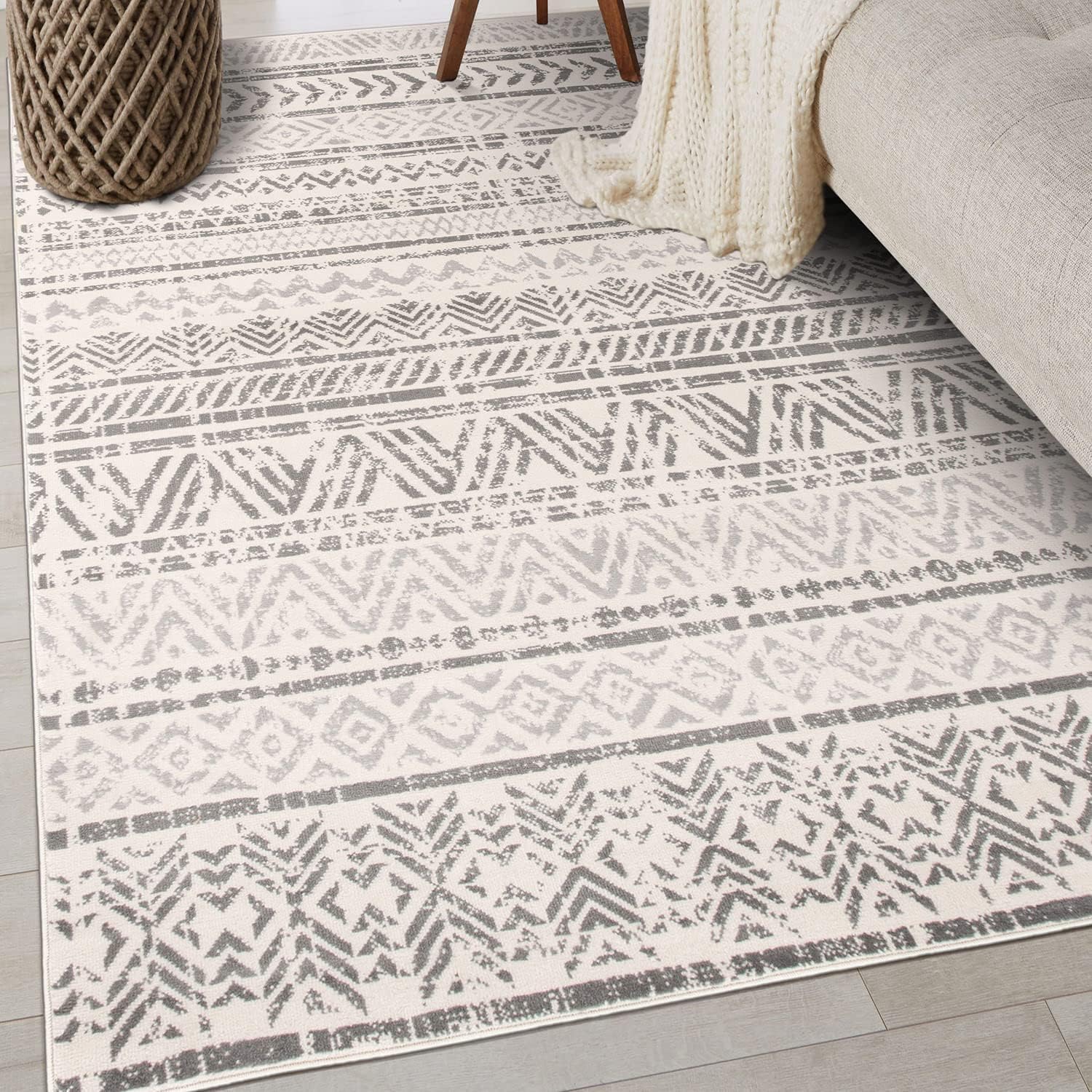 Stylish Geometric Rug for High Traffic Areas 3'3 x 5' Gray