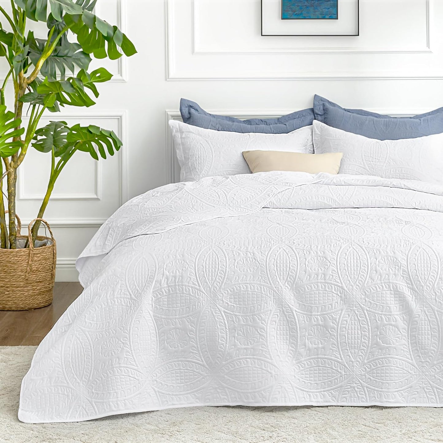 Love's Cabin Queen Bed Quilts - Lightweight Microfiber Coverlet