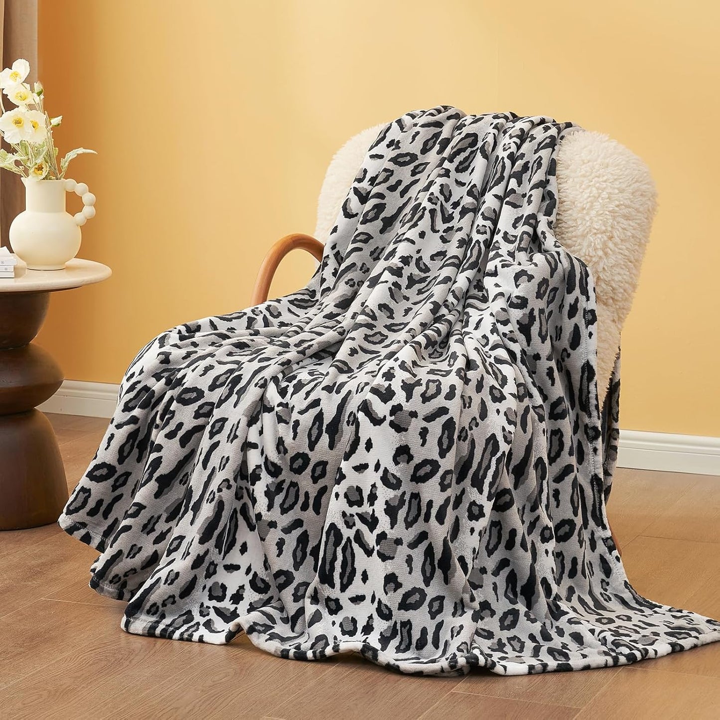 Cozy Bliss Leopard Print Fuzzy Throw Blanket for Ultimate Comfort