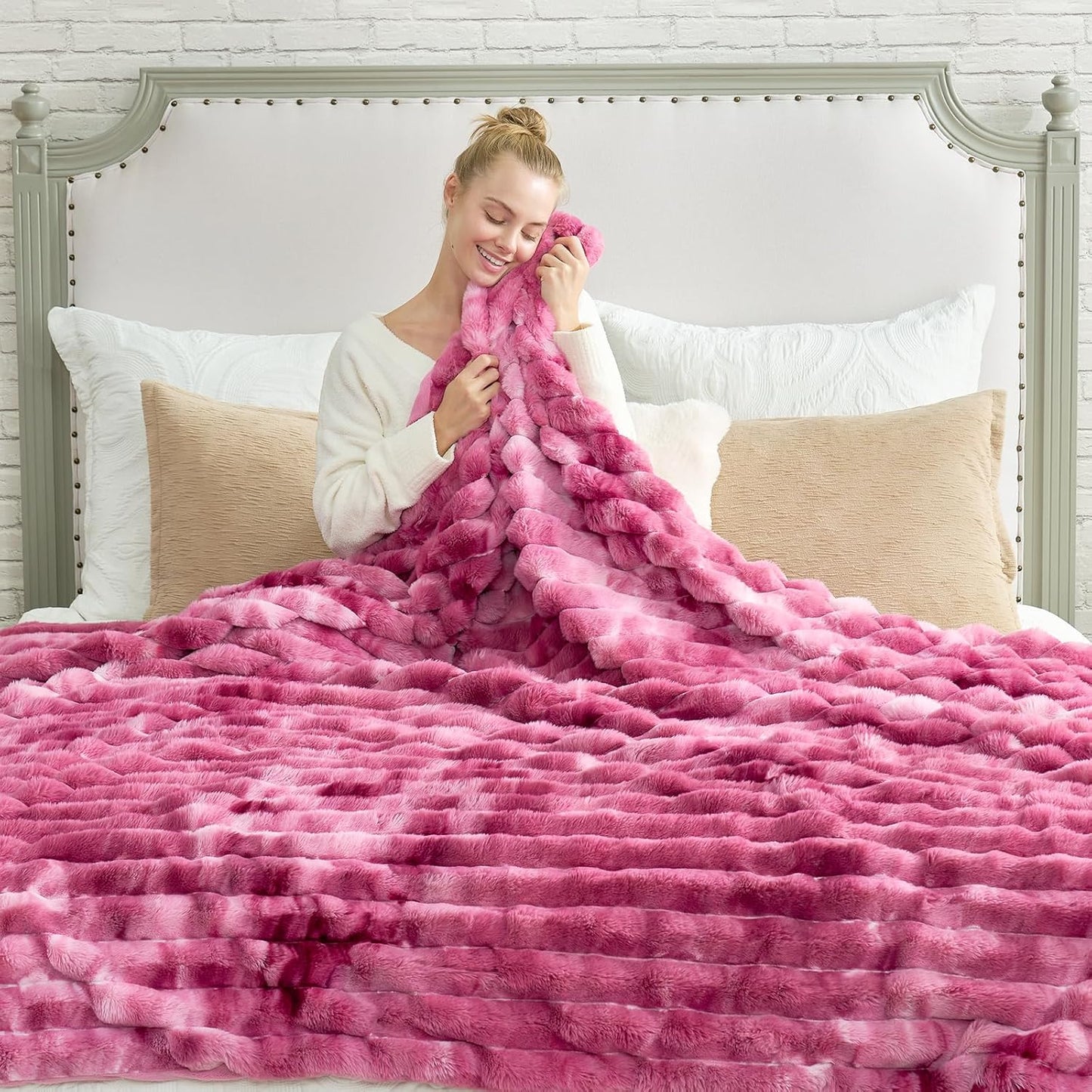 Cozy Bliss Faux Fur Throw Blanket for Ultimate Comfort and Style