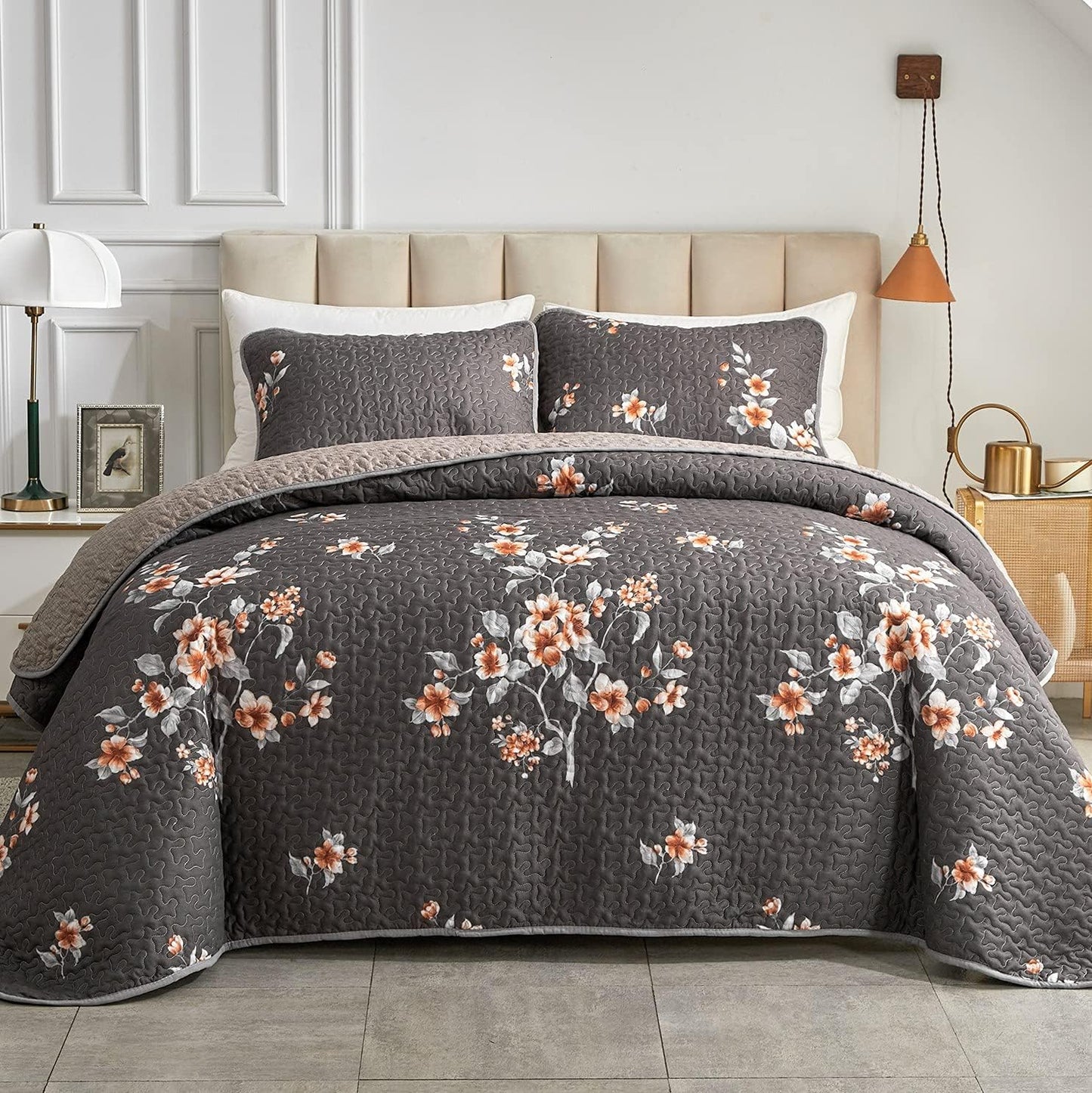 Dark Gray Floral Reversible Quilt Set for Full/Queen Beds
