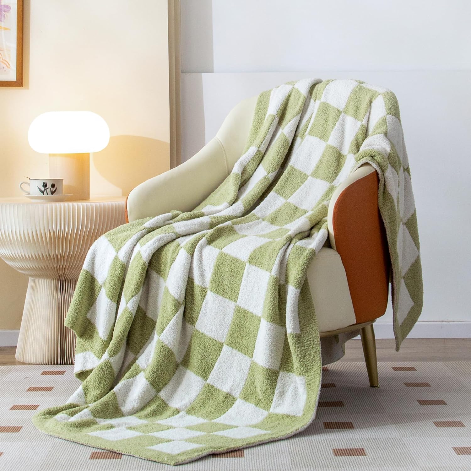 Ultra Soft Checkered Blanket for Cozy All-Season Comfort
