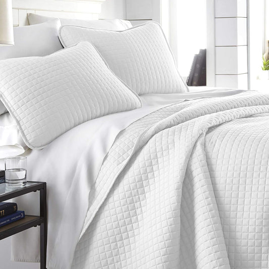 White Queen Quilt Bedding Set for a Cozy Bedroom Makeover
