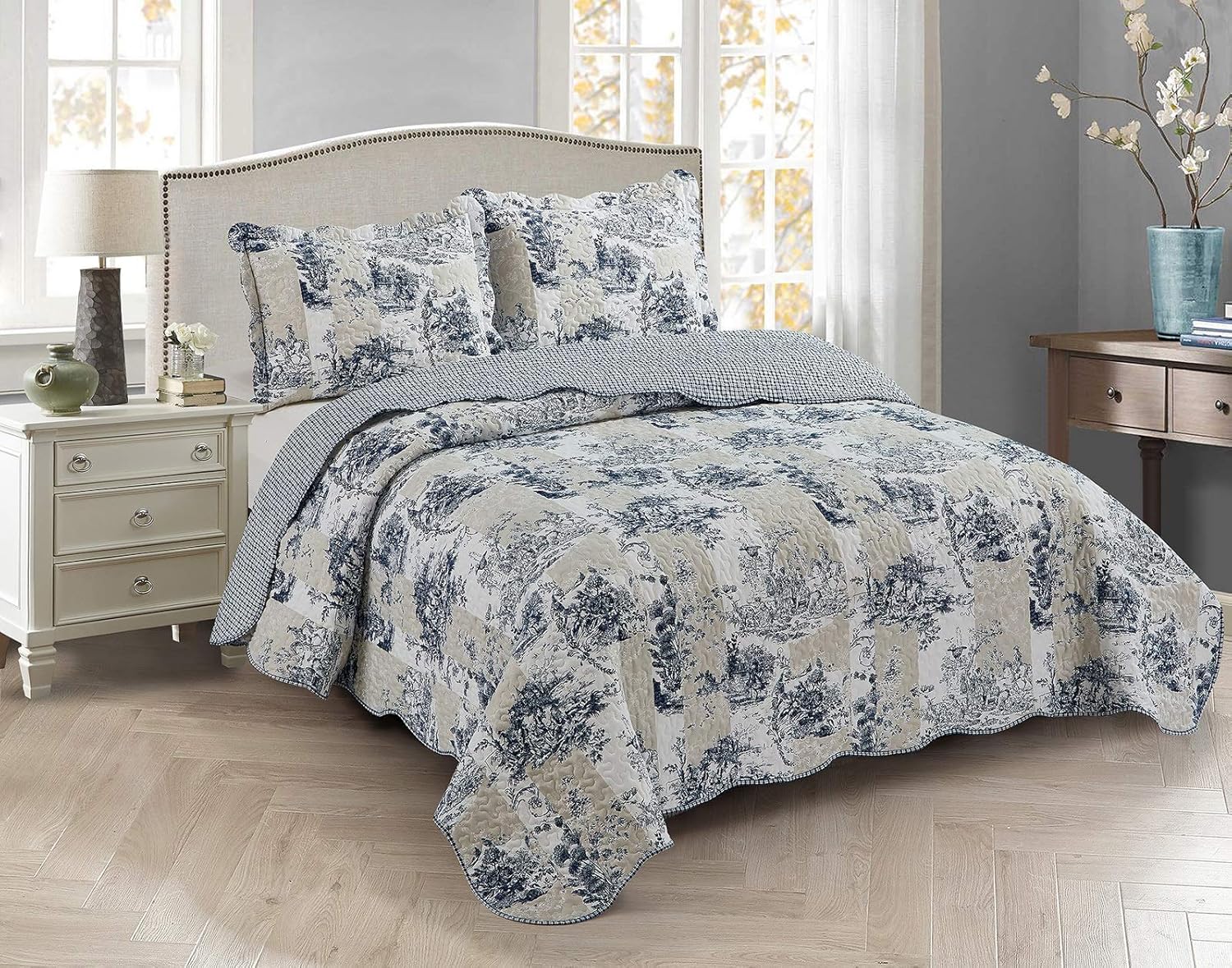 Brilliant Sunshine Blue Toile Quilt Set for Full/Queen Beds
