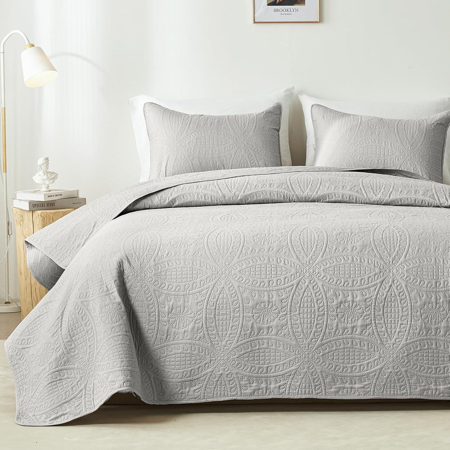 Akkialla King Size Quilt Set with Modern Coin Pattern Design