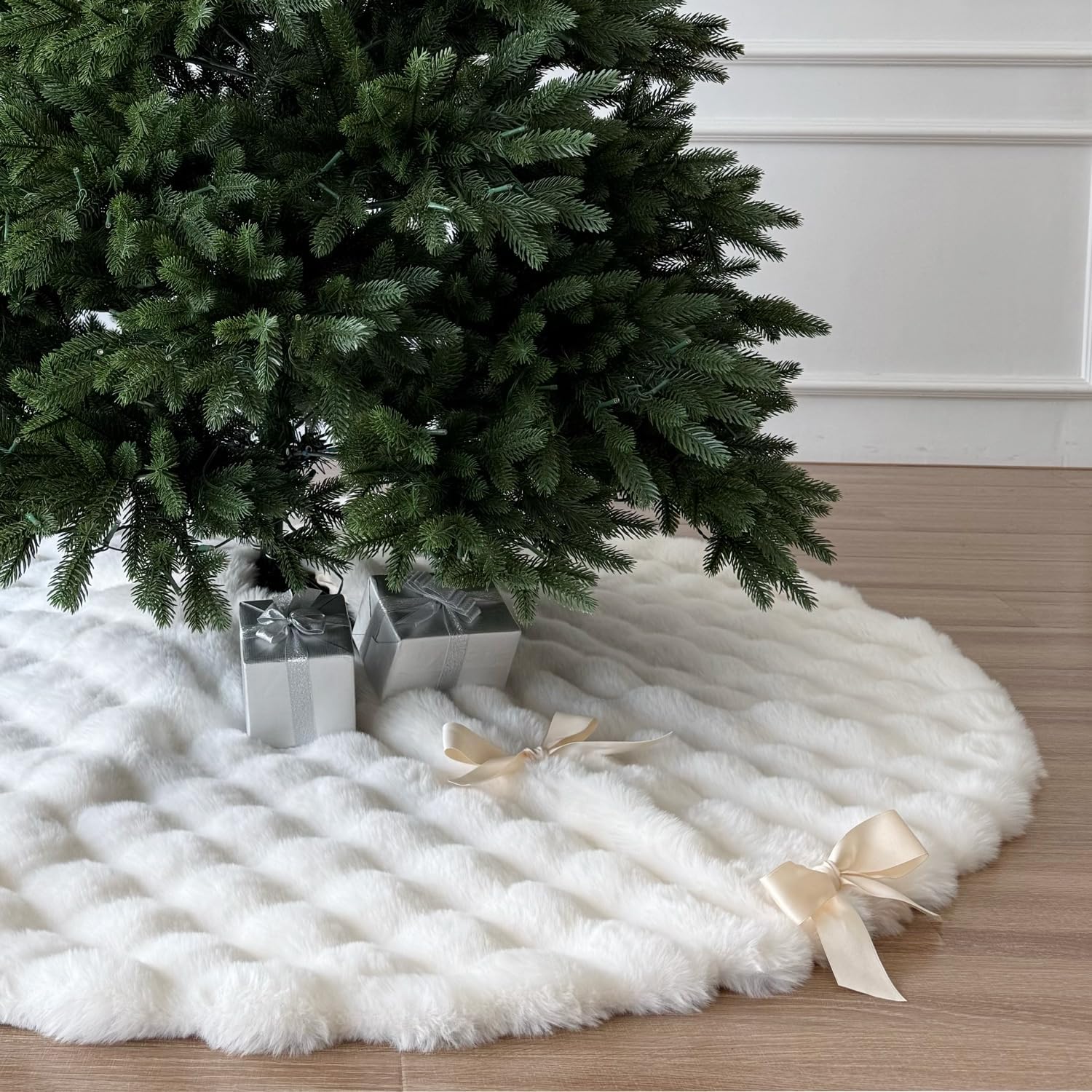 72-Inch Puff Quilt Faux Fur Christmas Tree Skirt by Starry Dynamo