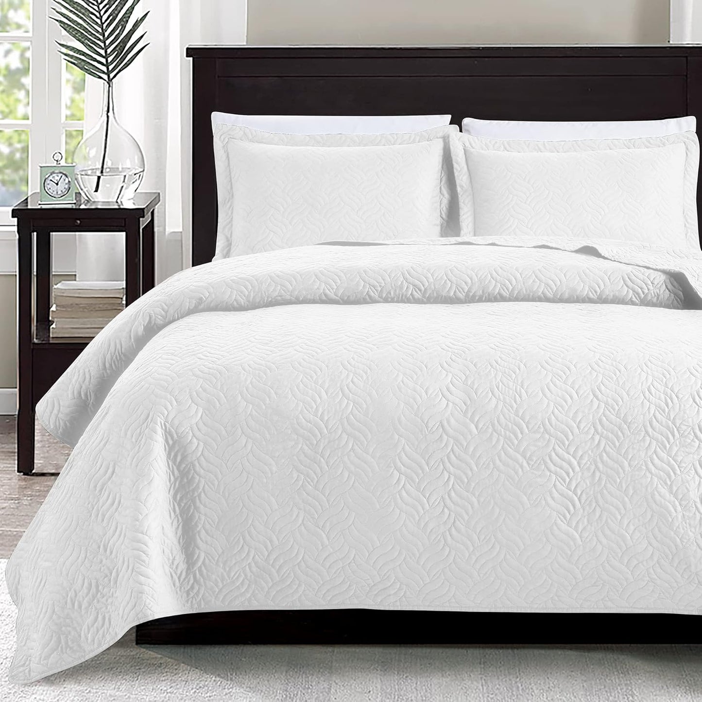 Love's Cabin Queen Bedspread - Lightweight Summer Quilt Set