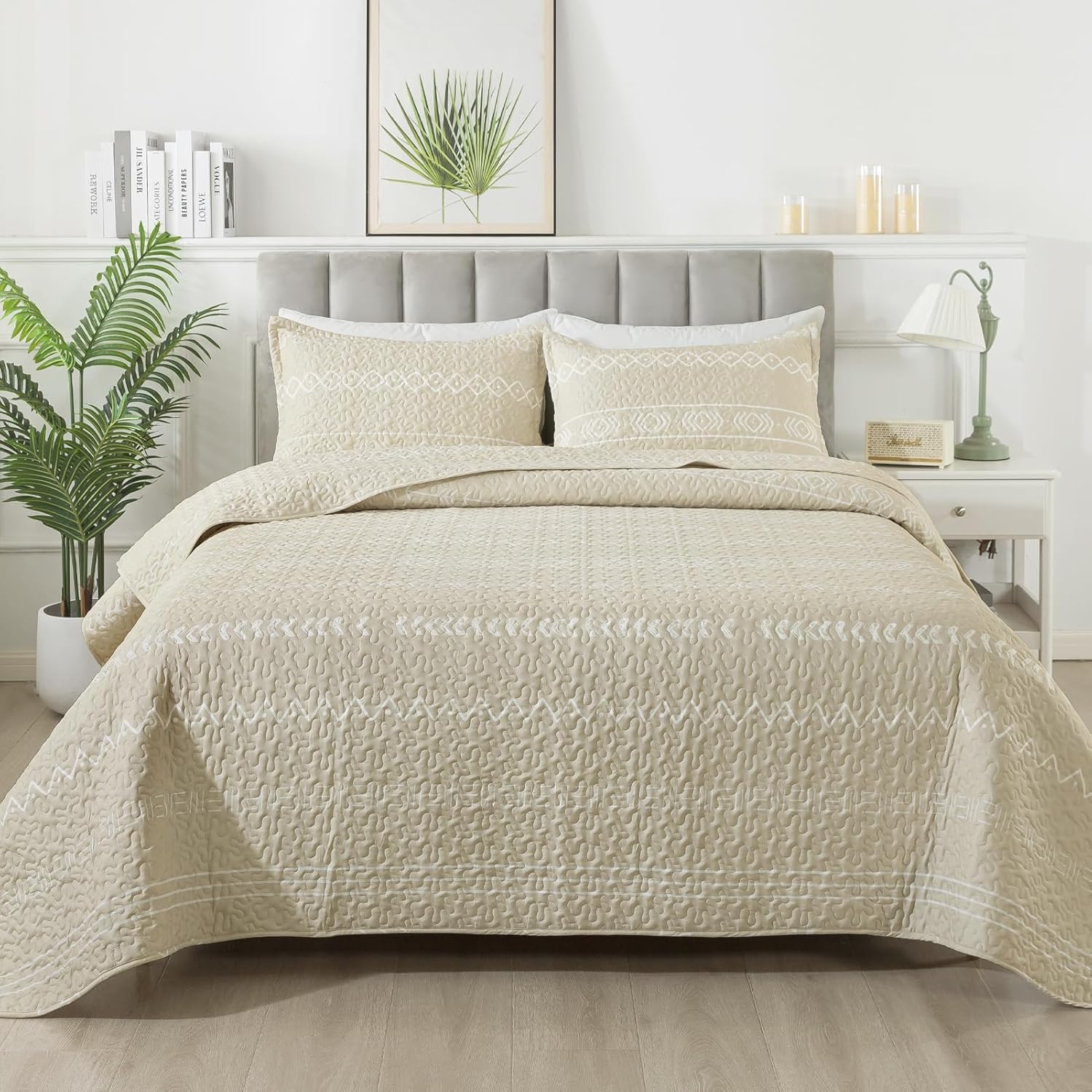 Andency Beige Quilt Set Queen - Lightweight Reversible Bedspread