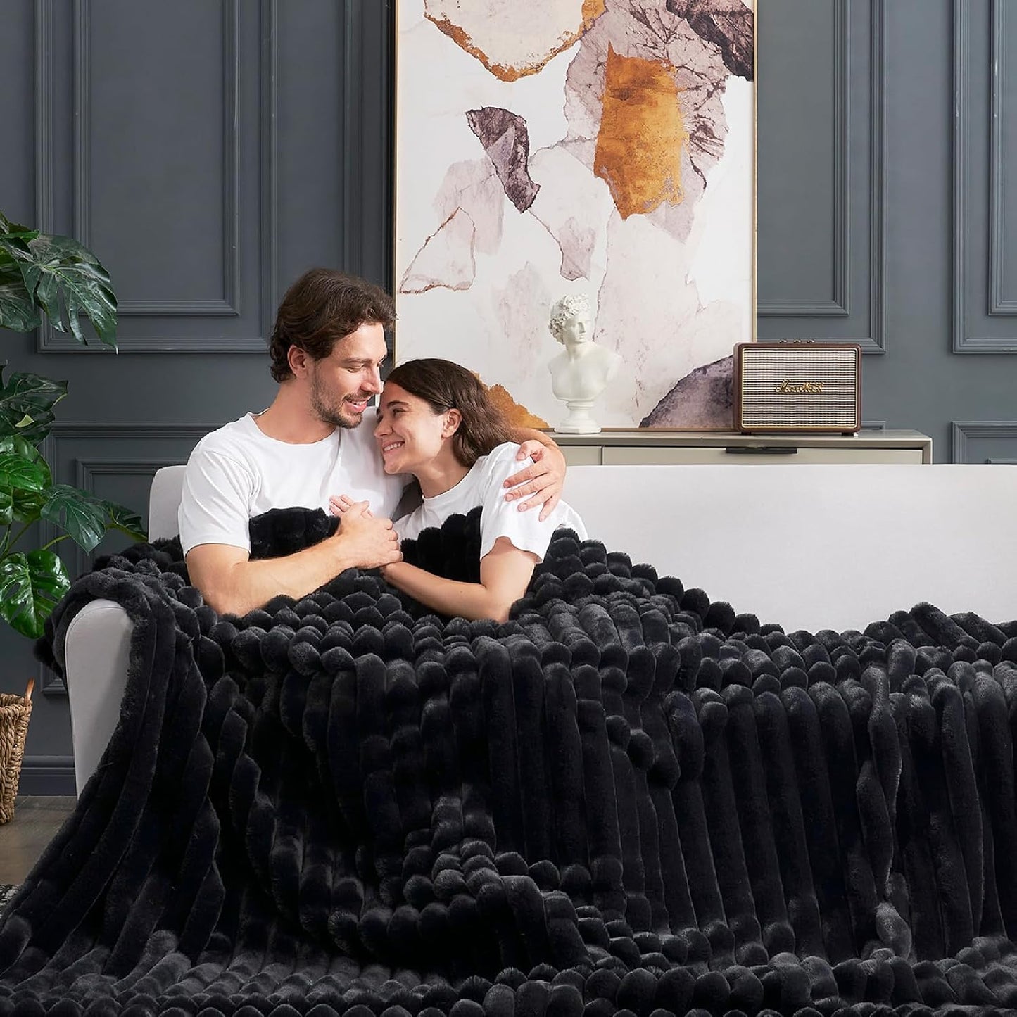 Cozy Bliss Faux Fur Throw Blanket for Ultimate Comfort and Style