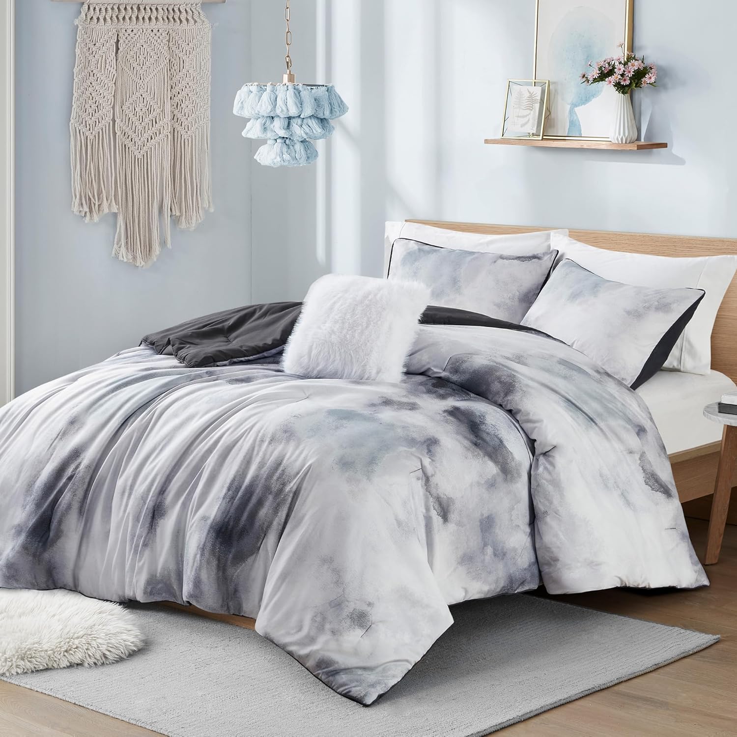 Intelligent Design Cassiopeia Tie Dye Comforter Set for Queen Bed