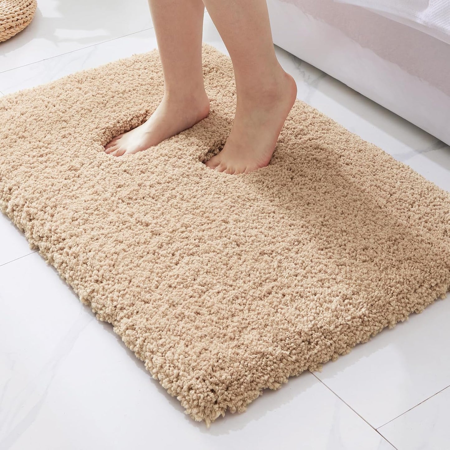 ILANGO Beige Bathroom Rugs Non Slip Super Absorbent Extra Thick