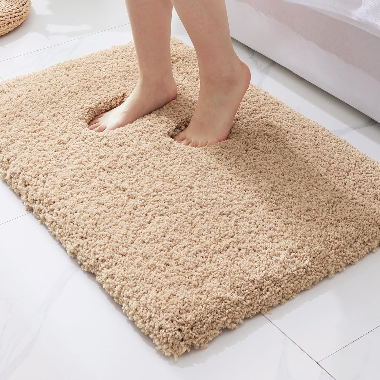 ILANGO Beige Bathroom Rugs Non Slip Super Absorbent Extra Thick