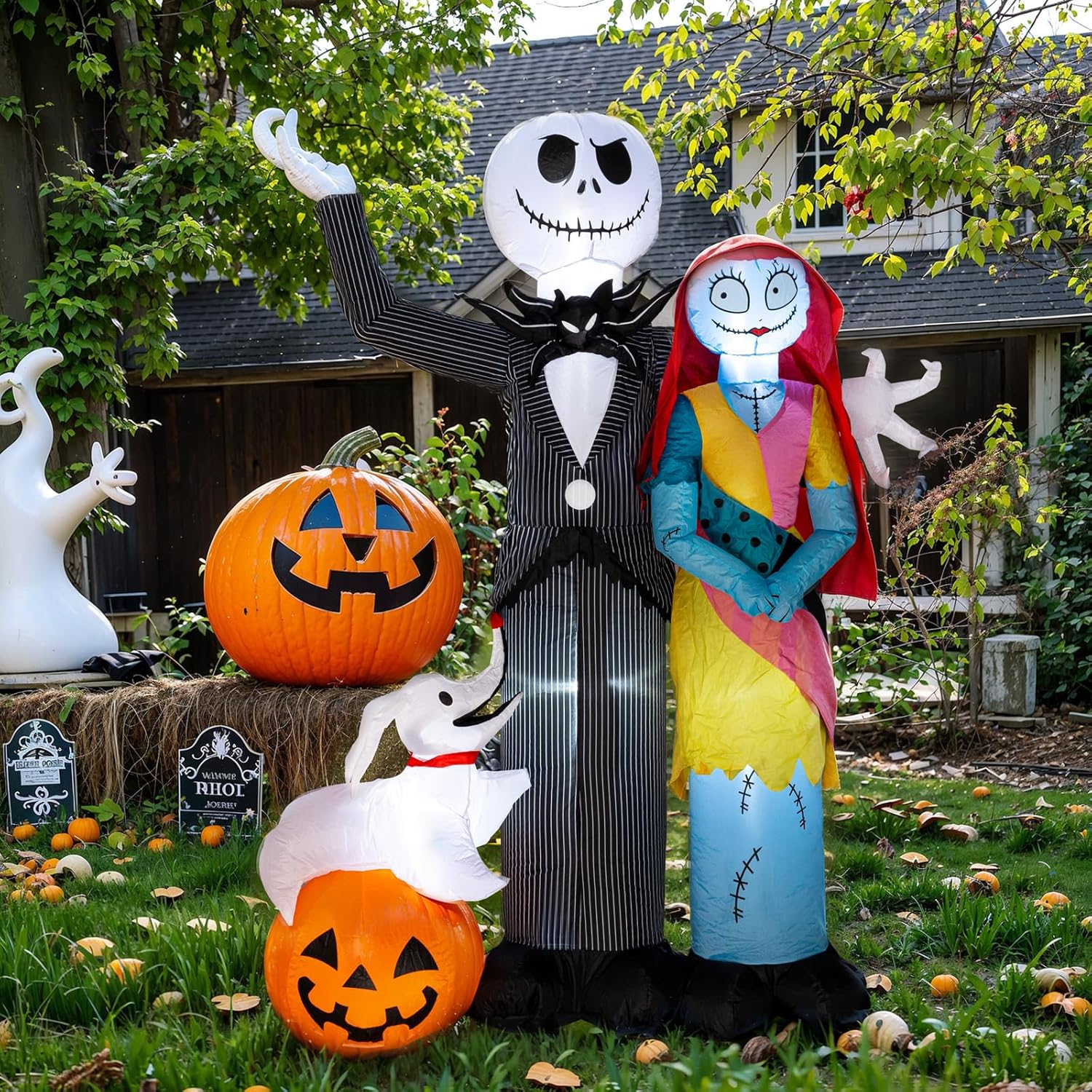 Nervure 6Ft Halloween Inflatable Decoration with Skeleton Dog