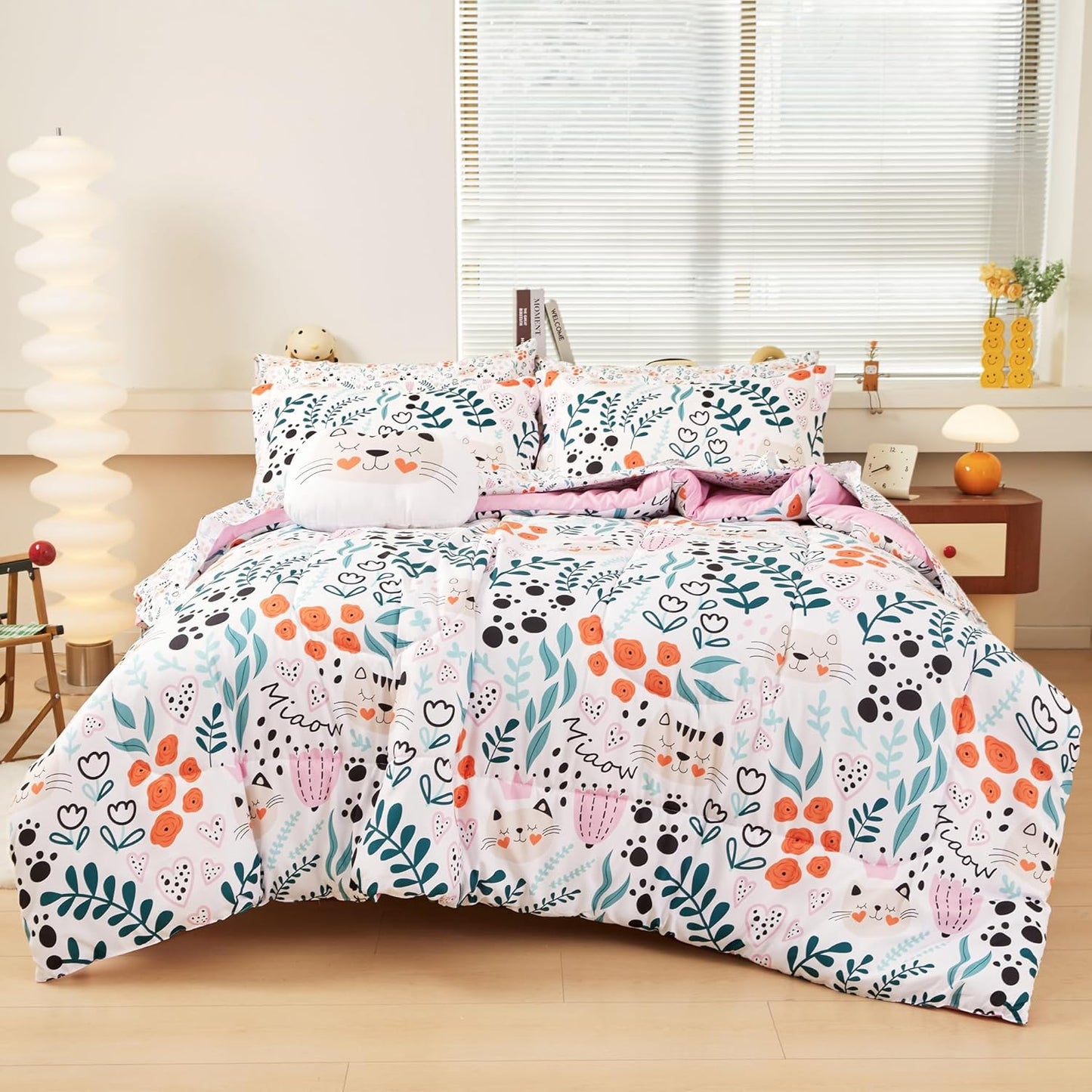 Mooreeke Twin Size Comforter Set for Girls with Cute Design