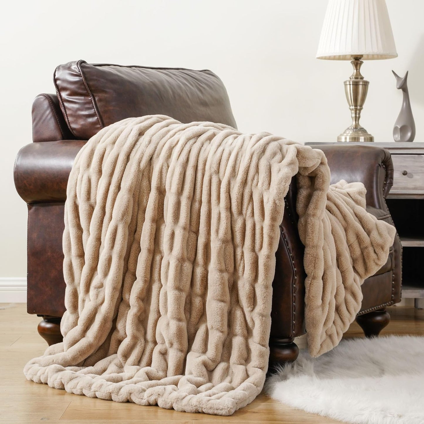 Luxurious Faux Fur Throw Blanket for Couch and Bed - 60x80 in