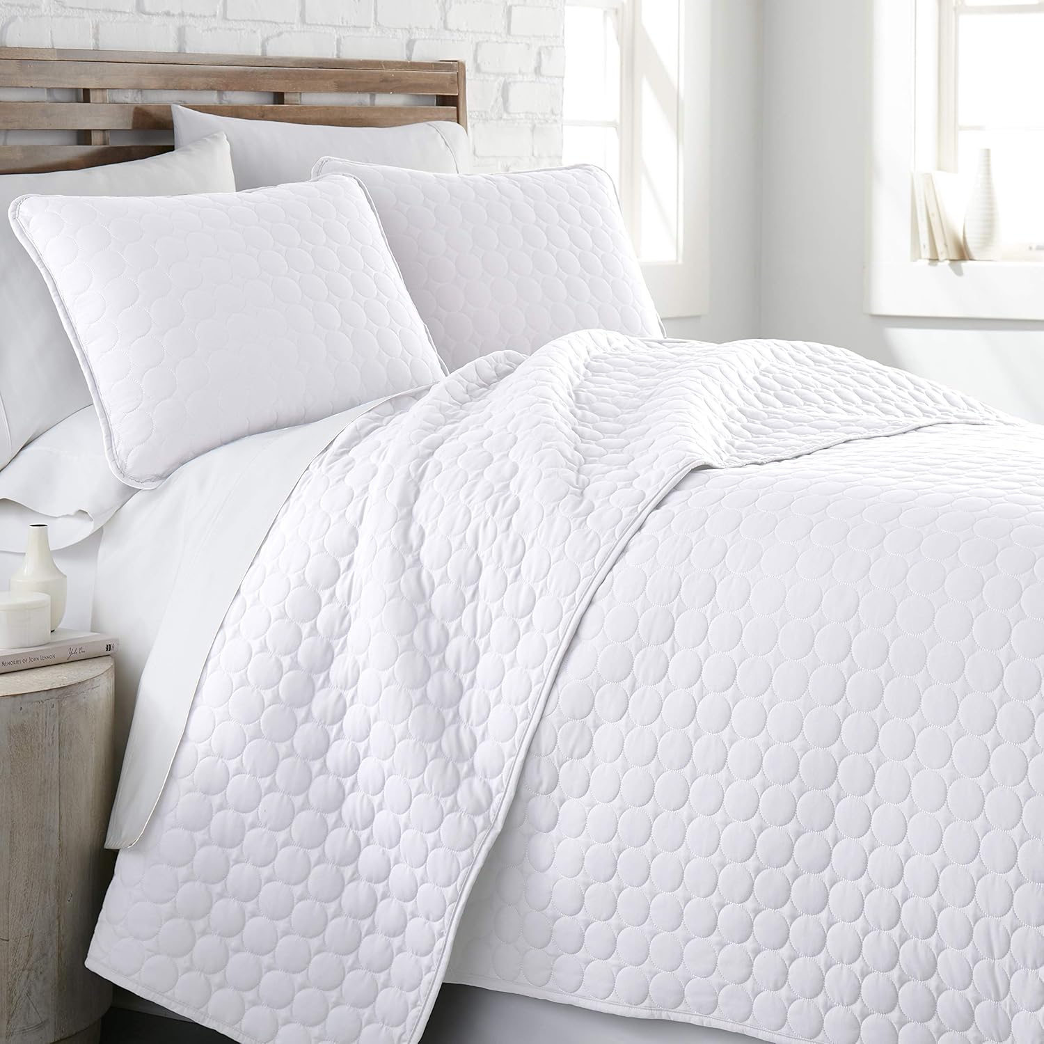 Lightweight White Quilt Queen Size Set for Cozy Summer Nights