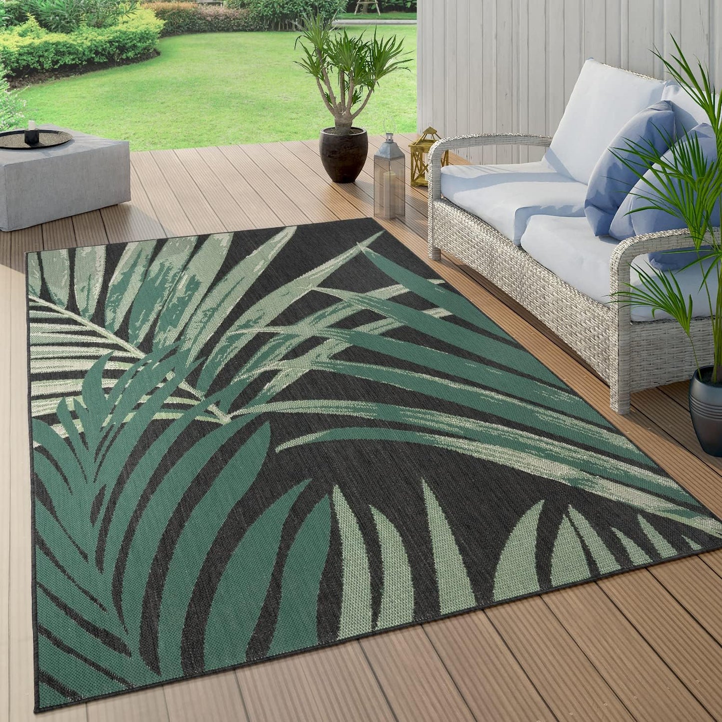 Tropical Outdoor Rug with Palm Tree Design in Black and Green